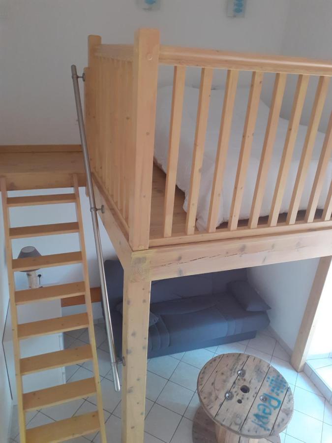 Appartement rez de chaussée avec terrasse et jardin Tence Extérieur photo