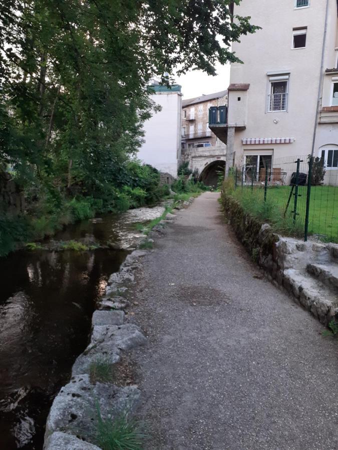 Appartement rez de chaussée avec terrasse et jardin Tence Extérieur photo